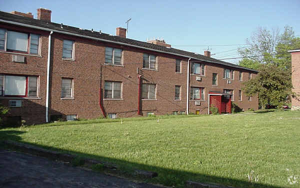 Primary Photo - Super Luxor Apartments
