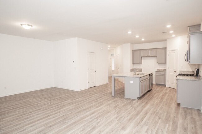 Foto del edificio - Beautifully designed 3-bedroom, 2.5-bath end-unit townhome in Suwanee