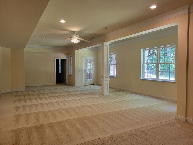 Foto del edificio - 15815 Waldrop Hill Ct