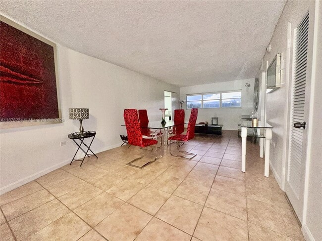 Foto del edificio - 1881 Washington Ave