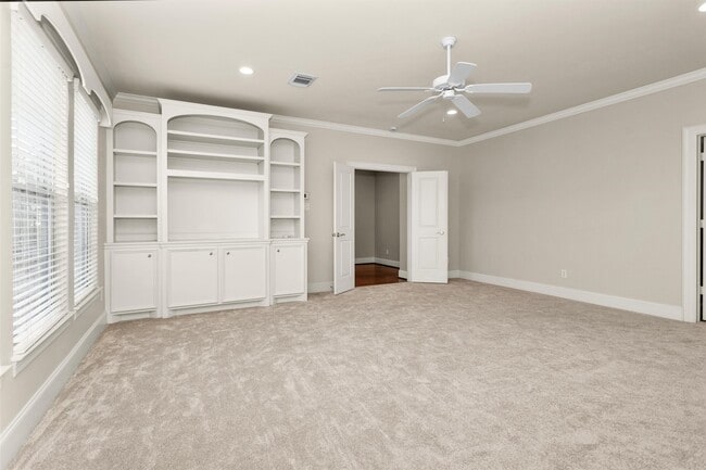 Building Photo - 2101 Elmen St