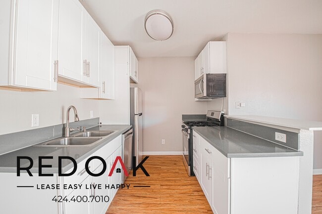 Foto del edificio - 6819 Laurel Canyon Blvd