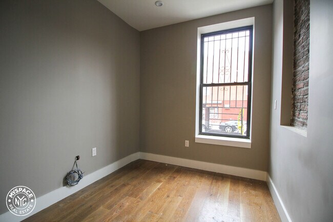 Building Photo - 437 Throop Ave