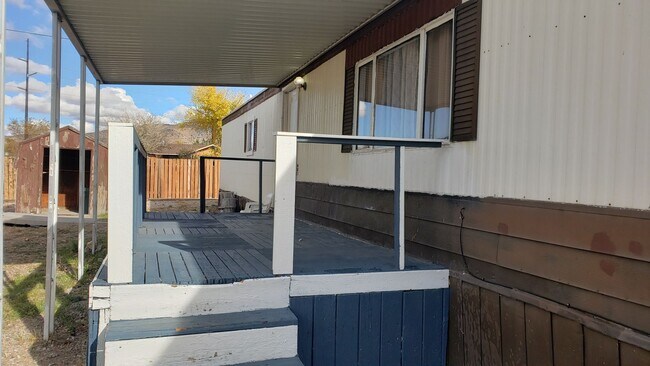 Building Photo - 2 Bedroom / 2 Bathroom Manufactured Home a...