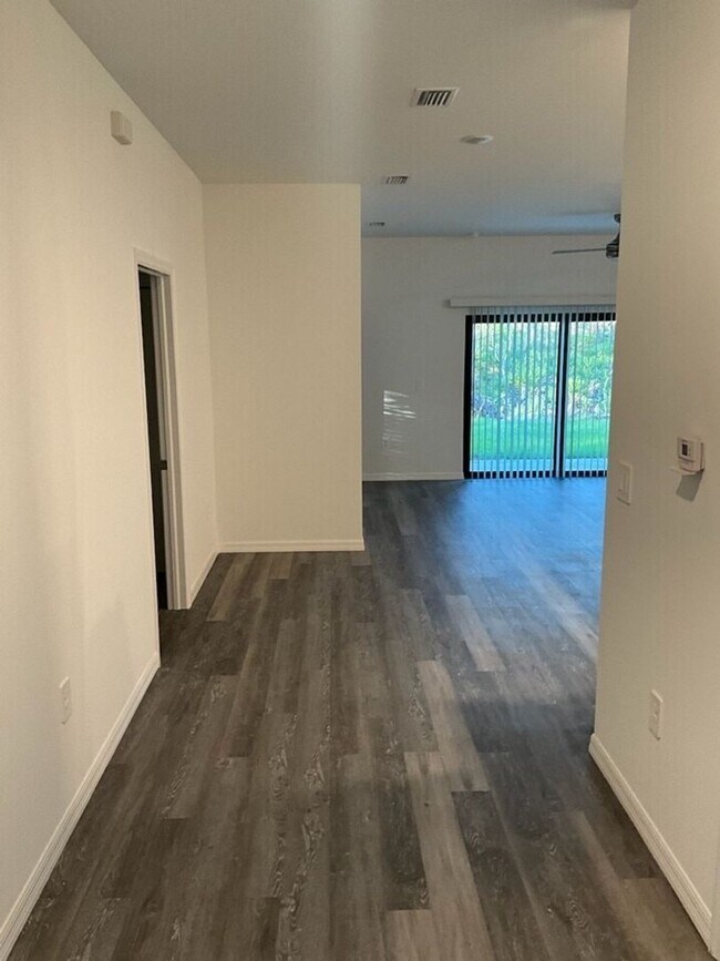 Foto del edificio - 24501 Zephyr Ct