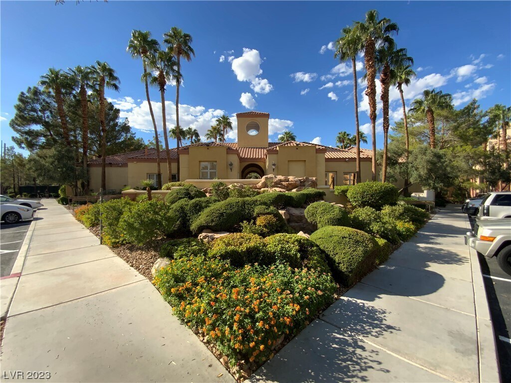Primary Photo - 260 E Flamingo Rd