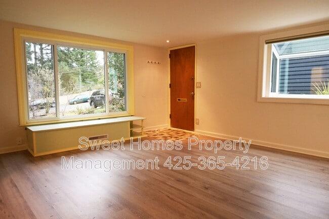 Building Photo - 1338 N 152nd St