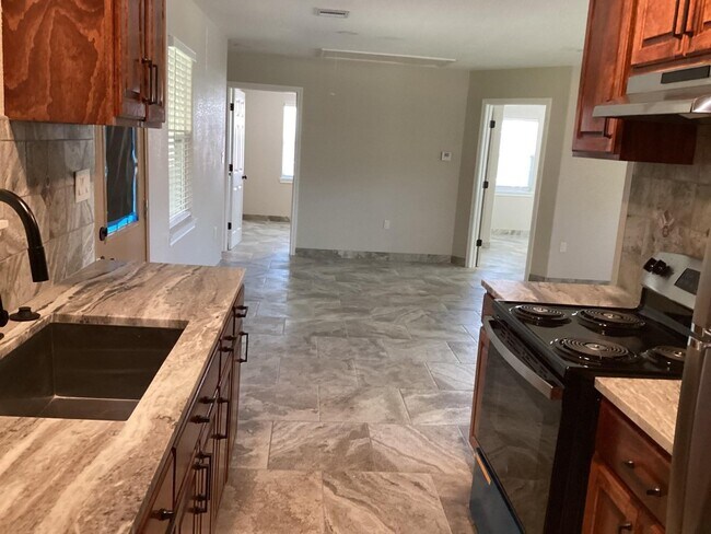 Foto del edificio - 1903 Harris Ave