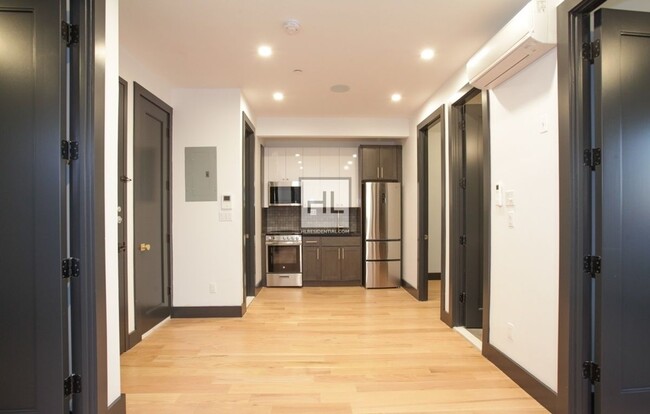 Building Photo - Exceptional 3BR/2Bath in Park Slope