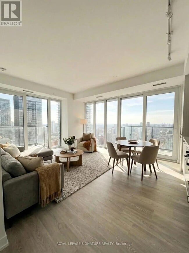 Building Photo - 634 Church St