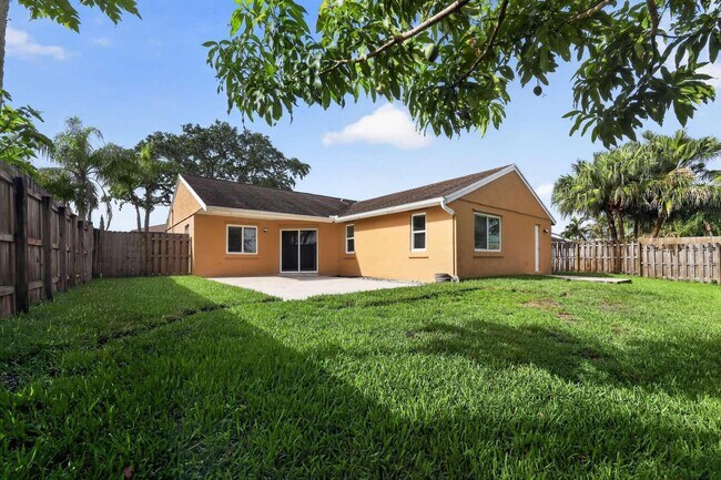Foto del edificio - 1329 SW 151st Way