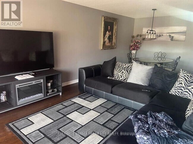 Photo du bâtiment - 8 Maplehurst Square