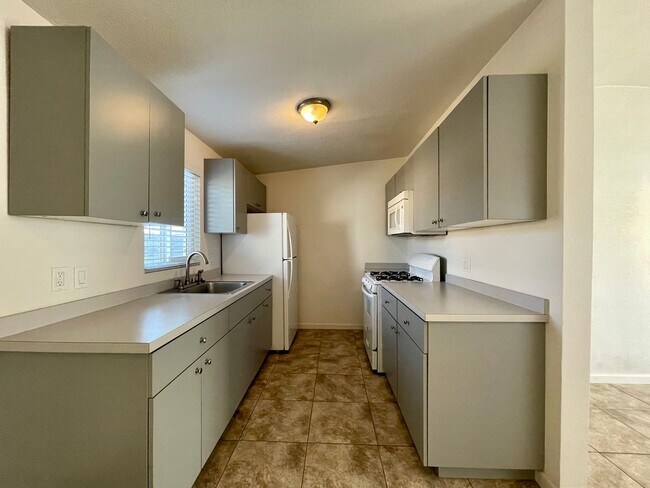 Foto del edificio - COMING SOON! 1 BEDROOM/1 BATHROOM Condo in Cathedral City!
