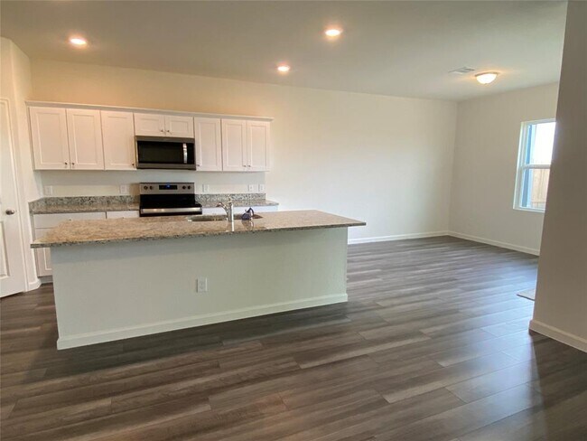 Building Photo - 4100 Scarlet Oaks Dr