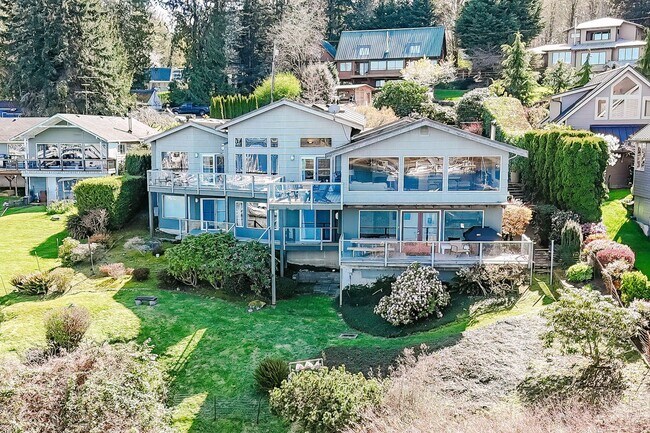 Foto del edificio - Furnished Bainbridge Island Waterfront Home with Incredible Views