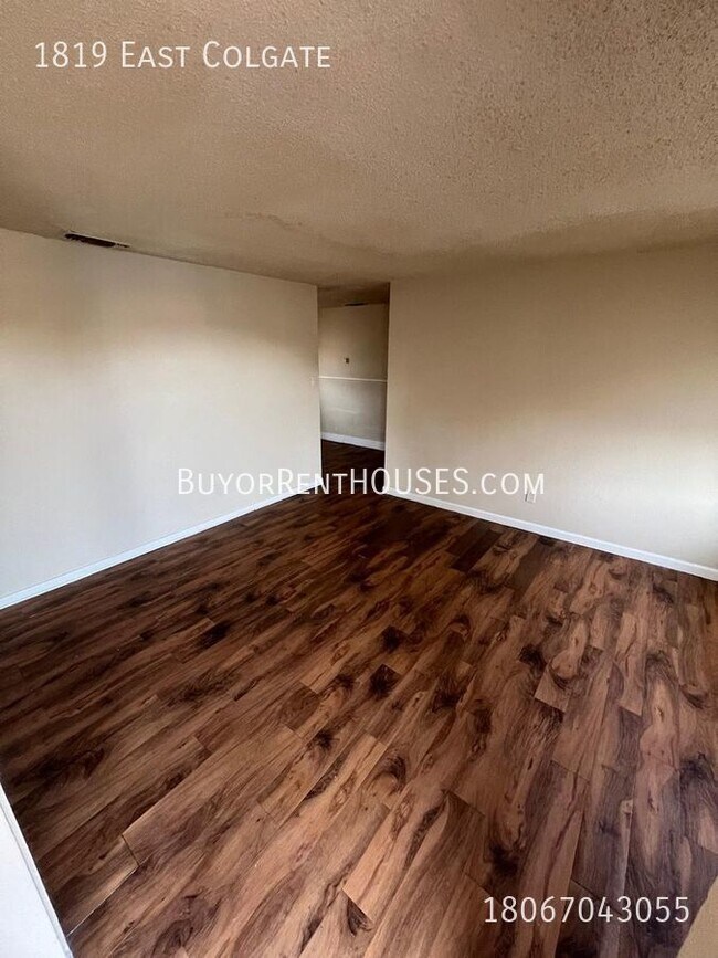 Building Photo - RENT is $850+ Pay $0 deposit at Move-In