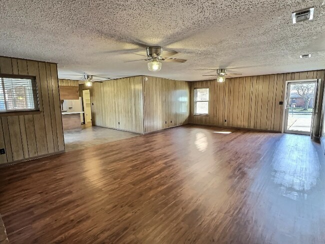 Foto del edificio - 1312 Sherry Ln