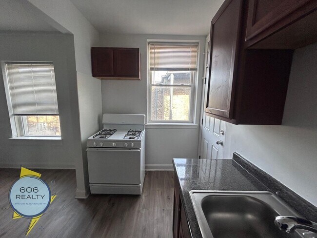 Foto del edificio - 2004 W Jarvis Ave