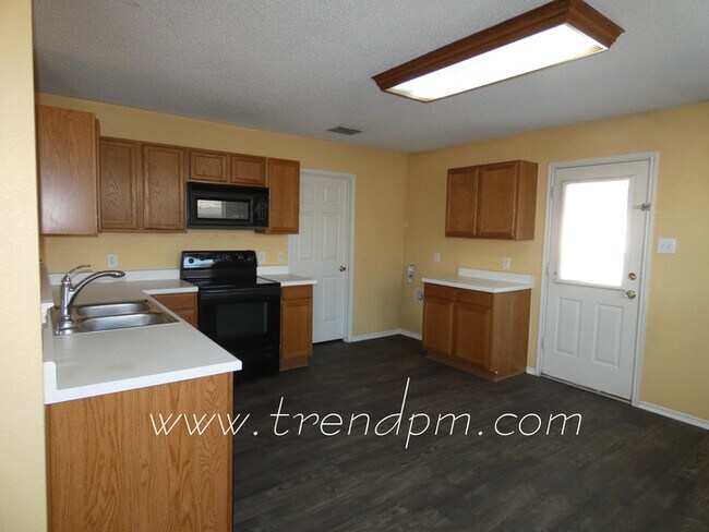 Building Photo - 3327 Clydesdale Drive, Denton TX 76210