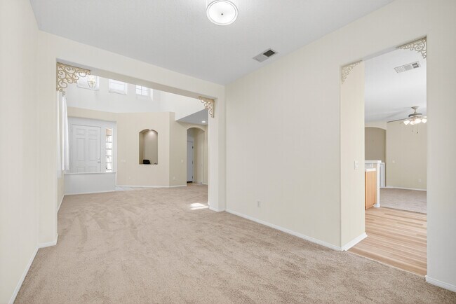 Foto del edificio - 660 Camino de la Luz