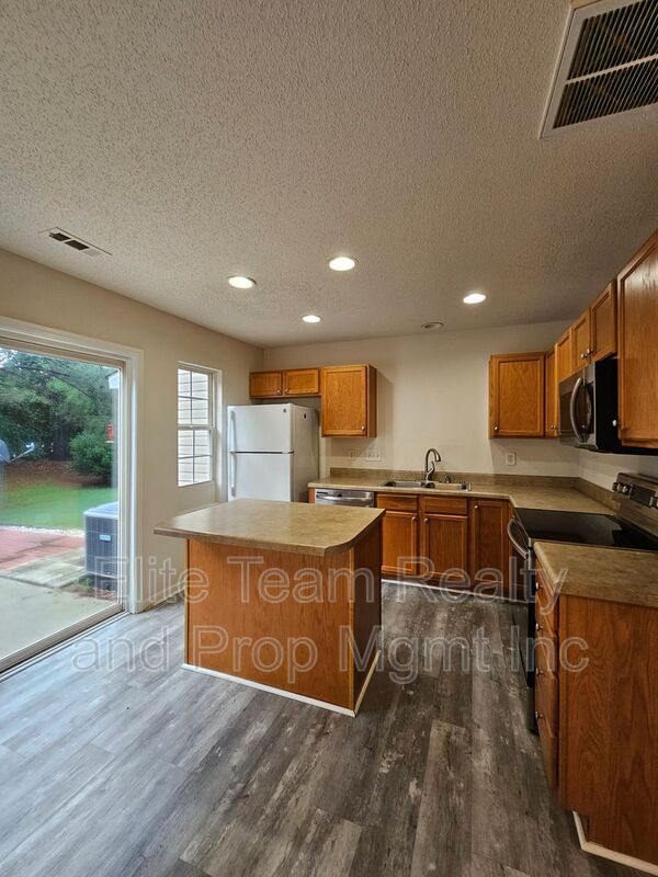 Building Photo - 12340 Honey Hill Lane