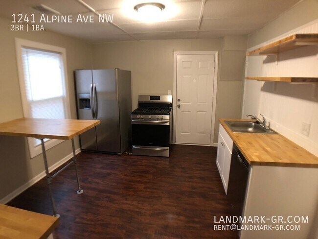 Foto del edificio - AVAILABLE NOW! - Single Family 3 bed / 1 b...
