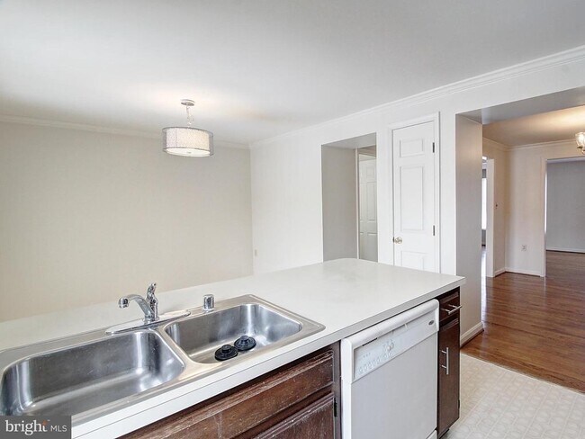 Foto del edificio - 7990 Quay Ct