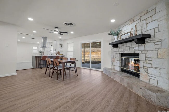 Foto del edificio - 209 Windcrest Dr