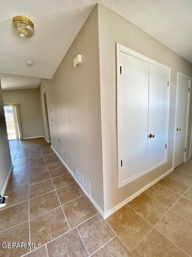 Building Photo - 2253 Tierra De Oro Way