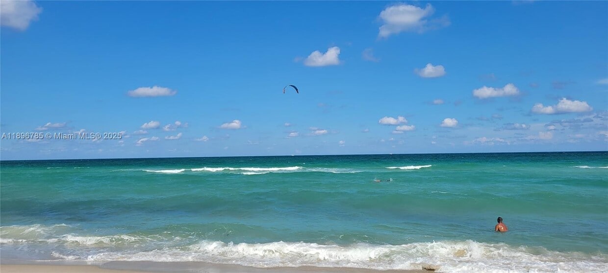 Primary Photo - 5401 Collins Ave