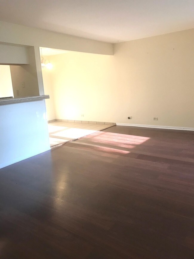Building Photo - 1393 S Glen Cir