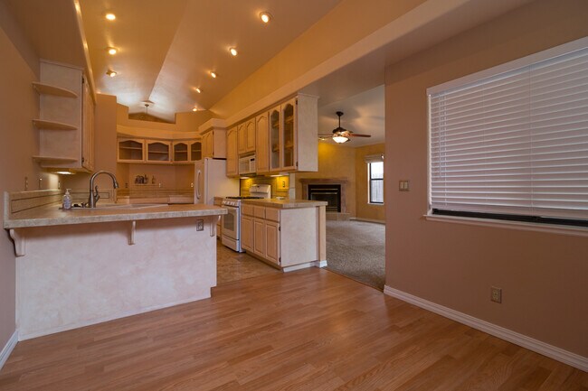 Building Photo - 1,750 Sq.Ft 3 BEDROOM CARMICHAEL SINGLE ST...