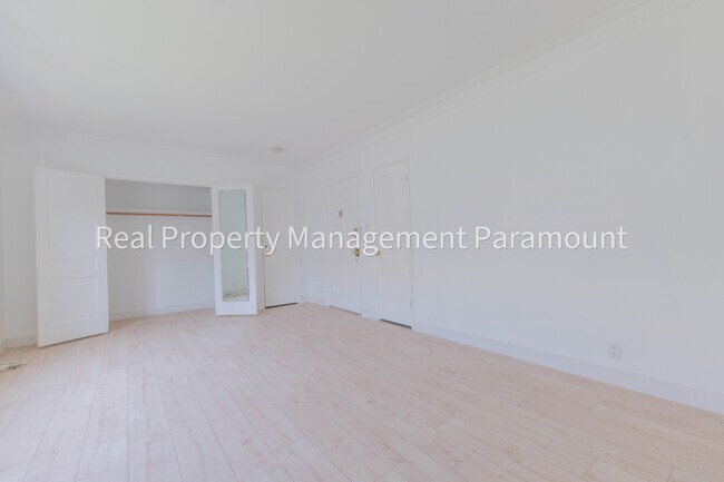Foto del edificio - 342 N Oakhurst Dr