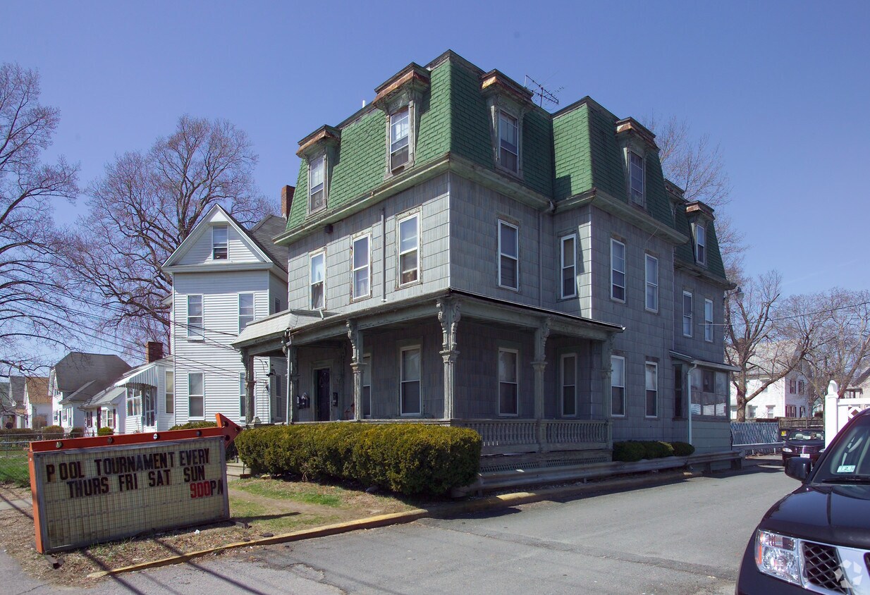 17 W Britannia St, Taunton, MA 02780 Apartments in Taunton, MA