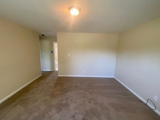 Foto del edificio - Charming 2-Bedroom Home with Spacious Yard in Ocean Lakes
