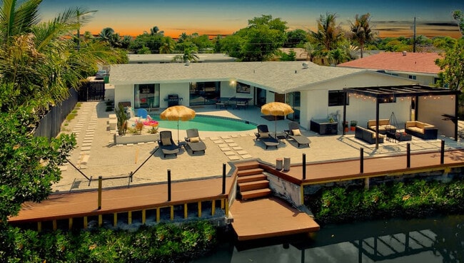 Building Photo - 2325 NE 195th St