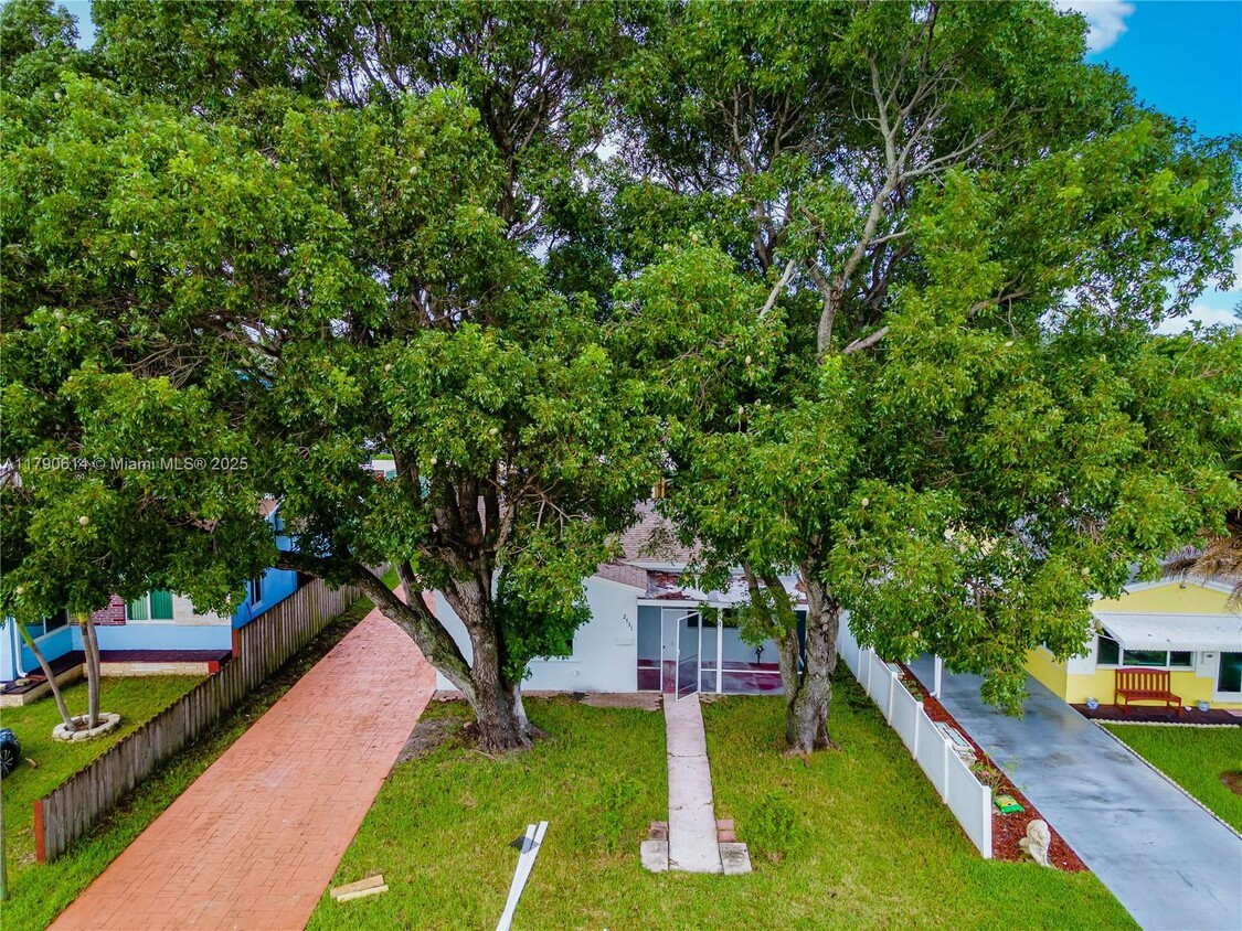 Primary Photo - 2531 Sherman St