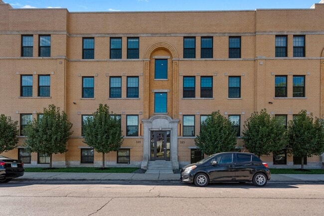 Building Photo - 325 E 44th St