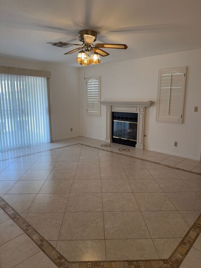 Building Photo - Custom Home Located on Henderson 1/2 Acre!