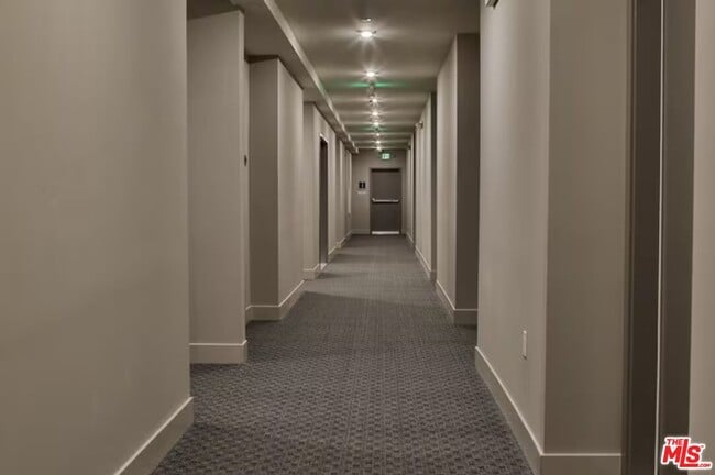 Foto del edificio - 1025 S Berendo St