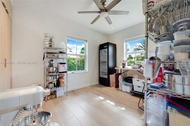 Foto del edificio - 6356 SW 14th St