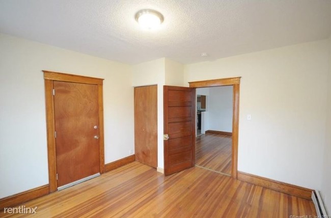 Building Photo - 3 br, 1 bath Apartment - 41 Allen St 3 Unit 3