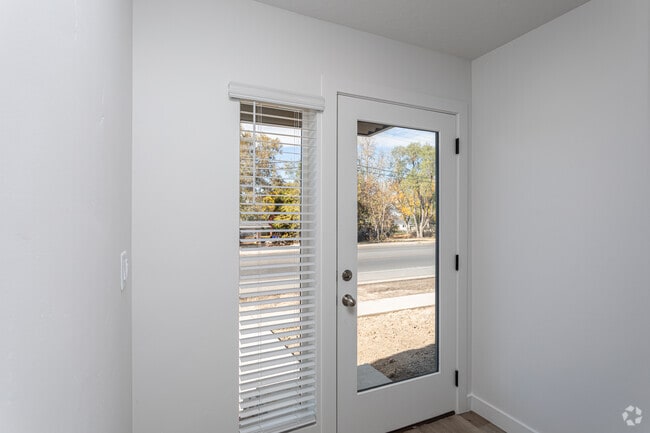 2BR, 2.5BA - 1,267SF - Lake Ridge Villas at Winnie