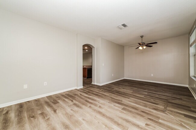Foto del edificio - 1516 Blue Magnolia Rd