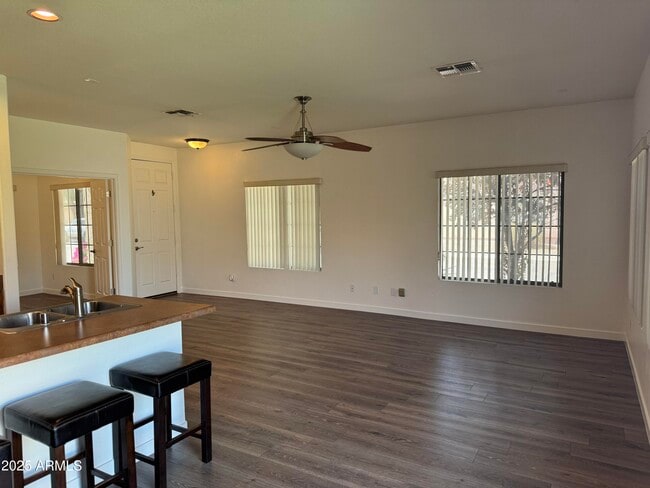 Building Photo - 2633 E Riviera Dr