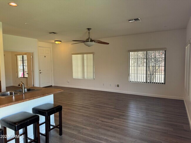 Foto del edificio - 2633 E Riviera Dr