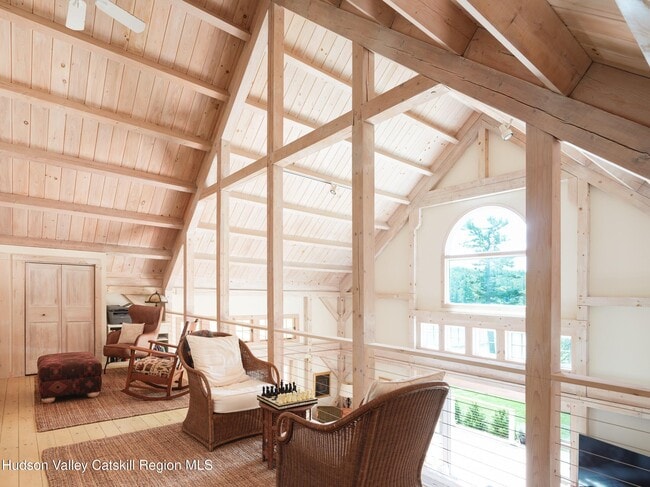 Building Photo - 121 Queechy Lake Dr