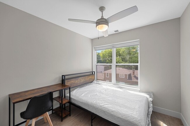 Interior Photo - 707 W Springfield Ave