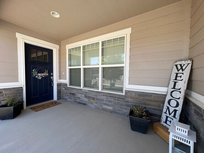 Foto del edificio - Gorgeous 3BD/2.5BA Newer Build Home in Fre...