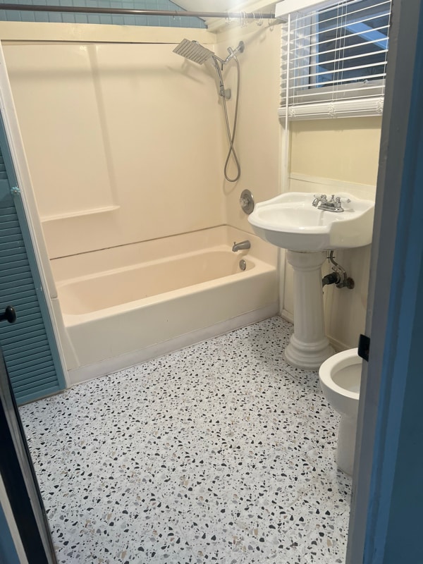 Building Photo - 311 E Bay Ave